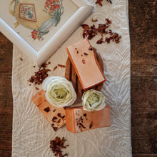 Carregar imagem no visualizador da galeria, Sabão 100% Azeite, com Rosas